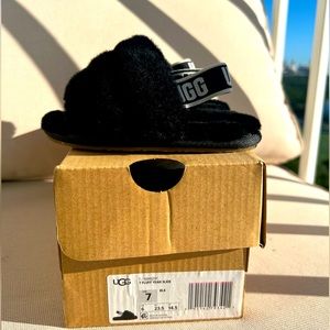 Ugg Toddler Fluff Yeah Slide.  Black. Size 7